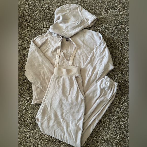 Victoria secret sweatsuit - Picture 1 of 7